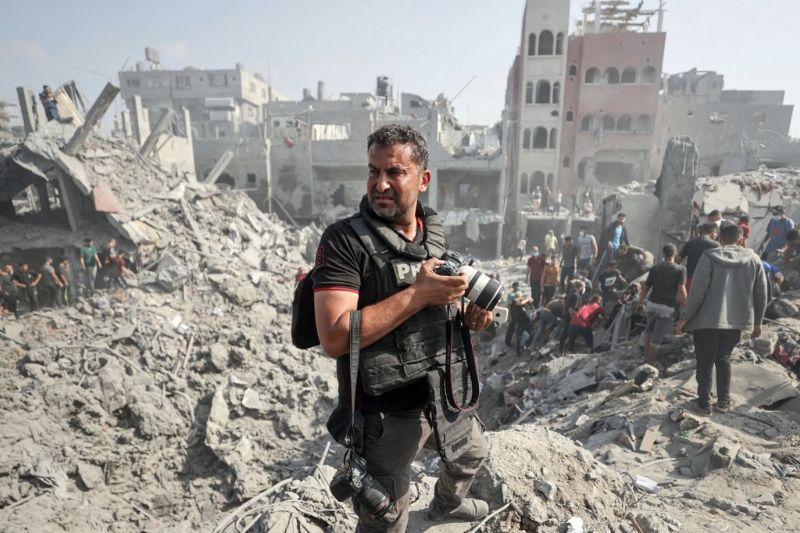 AFP's Gaza-based Palestinian photographer Mahmud Hams takes pictures of buildings destroyed in Israeli bombardment at the Bureij refugee camp in the central Gaza Strip on November 2, 2023, as battles between Israel and the Palestinian Hamas movement continue. © AFP