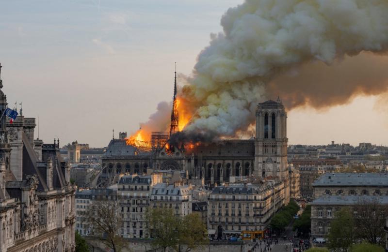 notre-dame-incendie-video